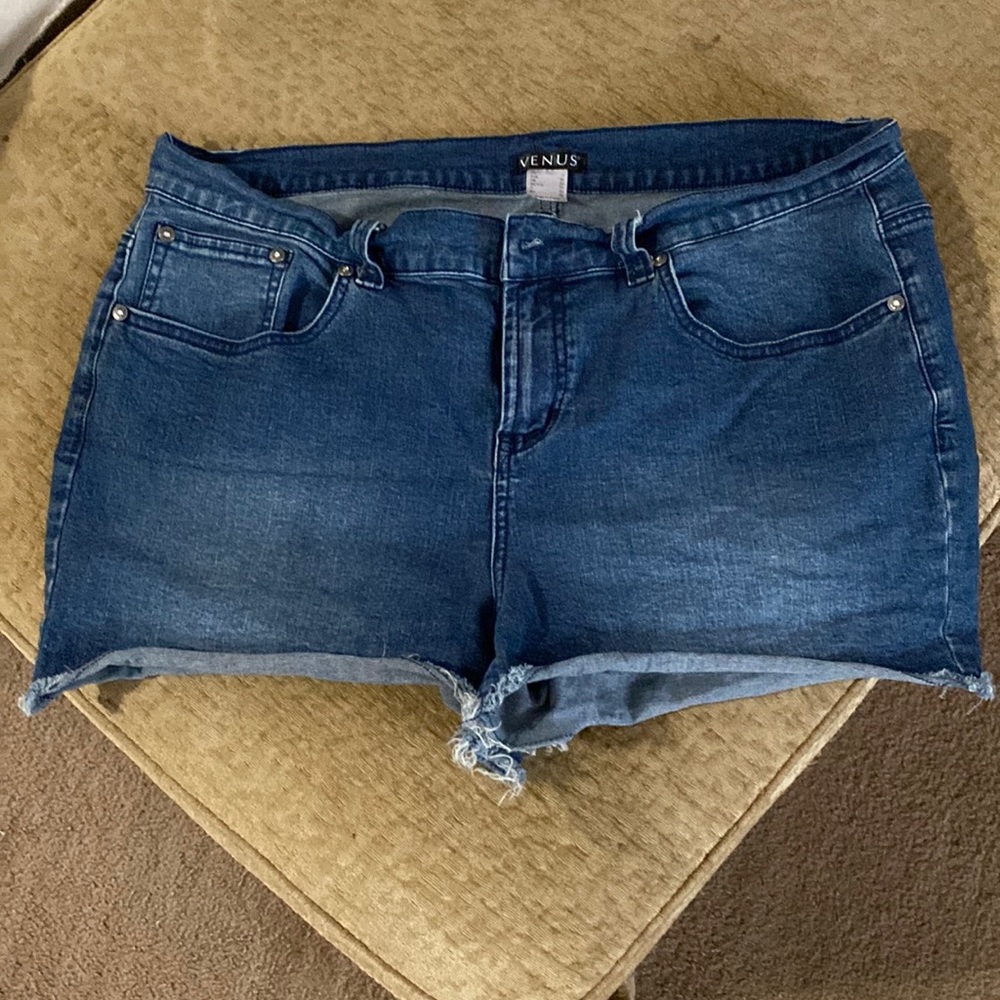 Shorty shorts